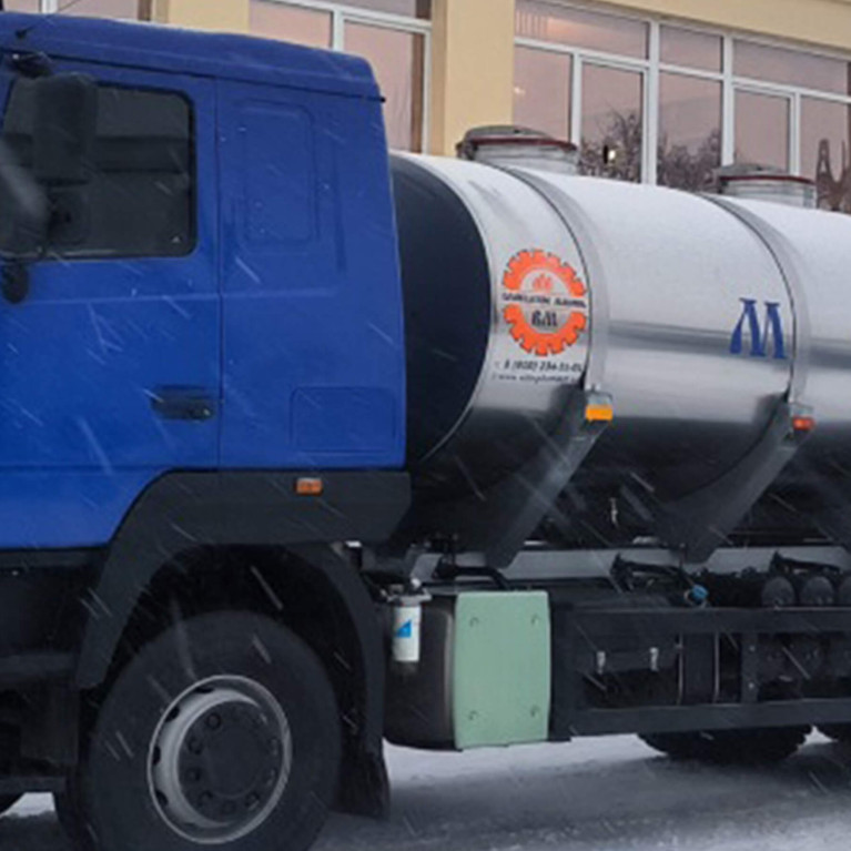 Показан молоковоз на шасси МАЗ