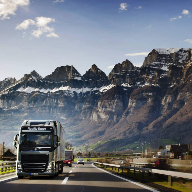 Продажи новых грузовиков в октябре 2025 года